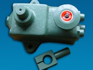 DFS系列手動泵是在引進國外樣機的基礎(chǔ)上創(chuàng)新研制的新型液壓元件。它廣泛運用在各種武器裝備、工程機械、起重運輸車輛、鐵道作業(yè)機具、治金采礦設(shè)備以及各類液壓機具的液壓系統(tǒng)，用作手動液壓源或應(yīng)急液壓源，還可作液壓泵、潤滑泵、試壓泵、供油泵；特別適用于缺少機電動力和需要節(jié)能的場合。